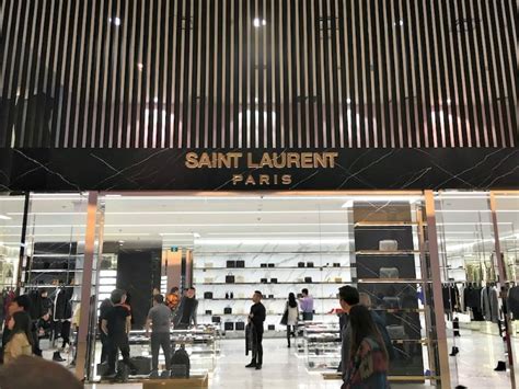 saint laurent shopping center.